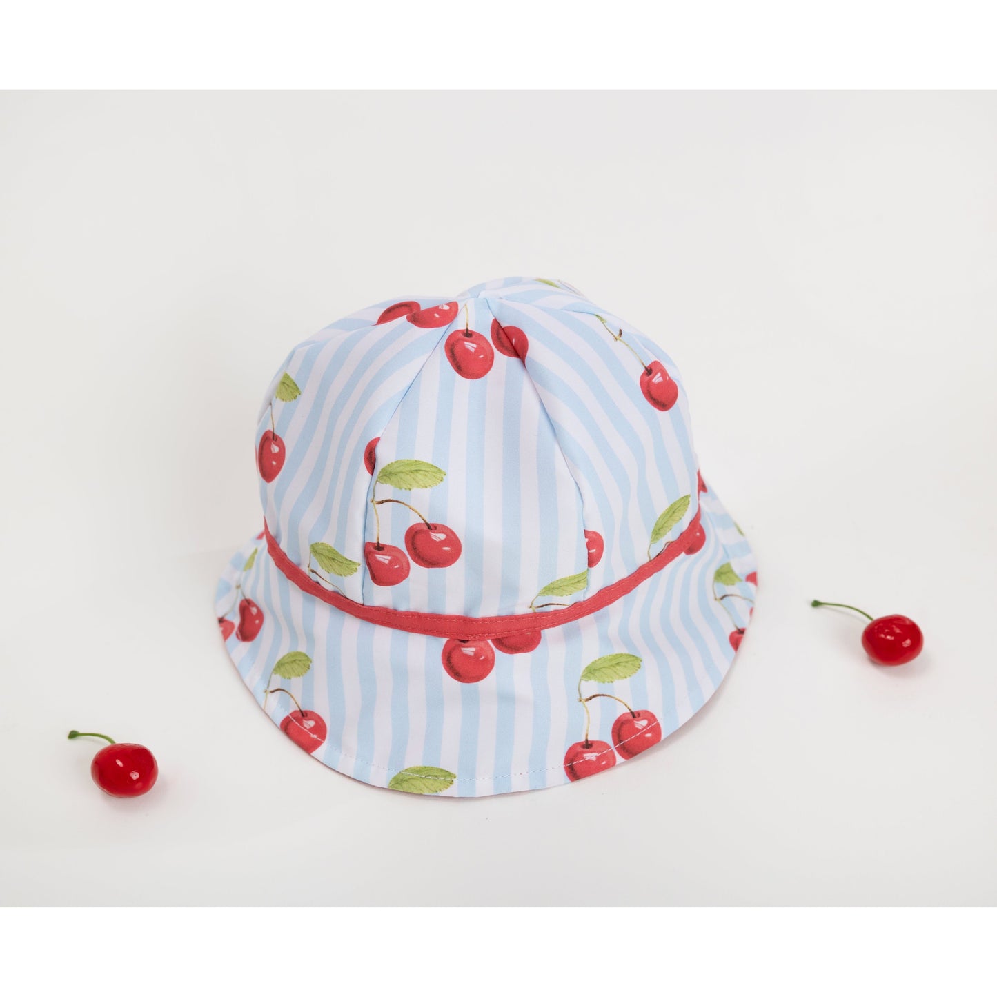 Load image into Gallery viewer, Boys Meia Pata cherry print sun hat - Adora
