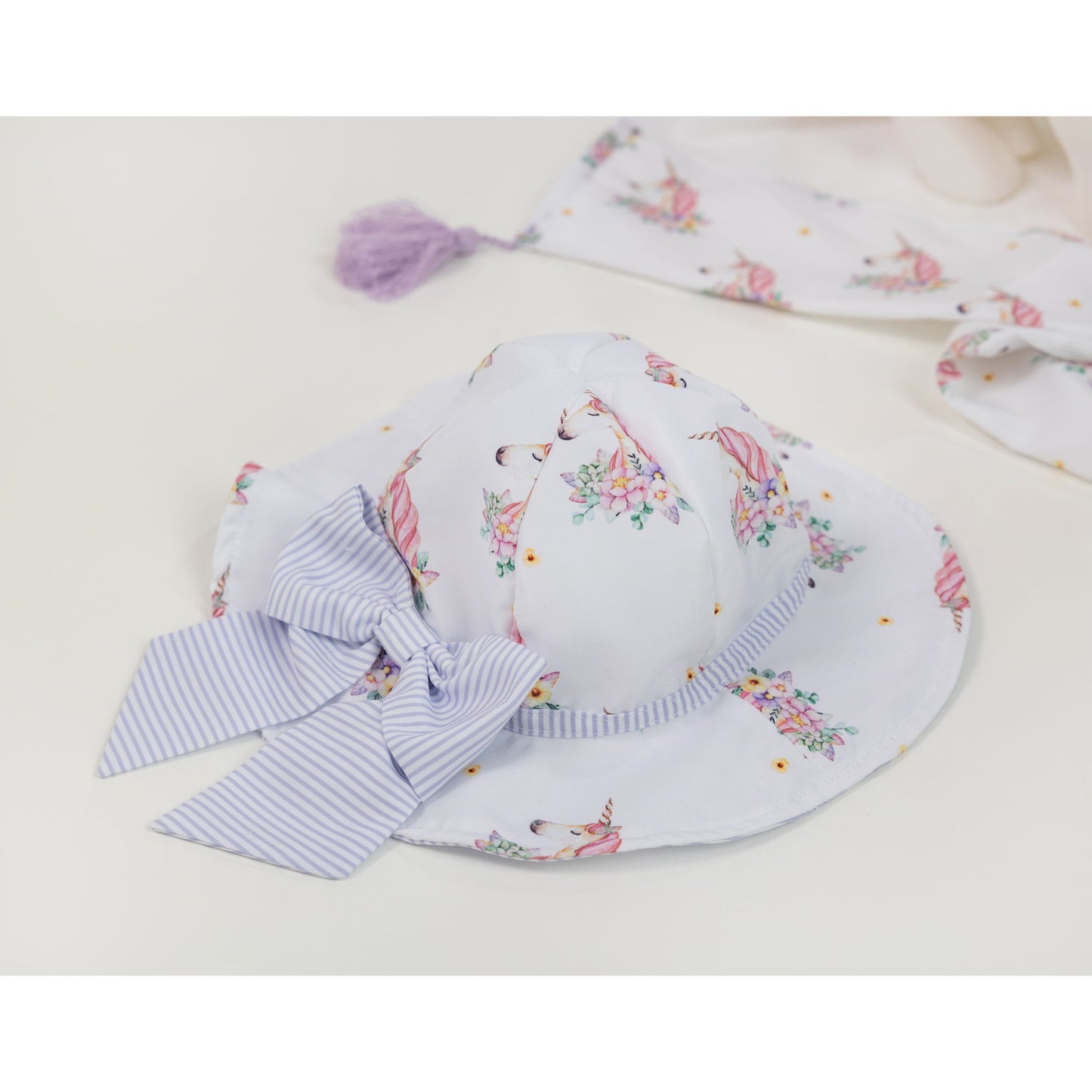 Meia Pata Girls sun hat in unicorn print - Adora