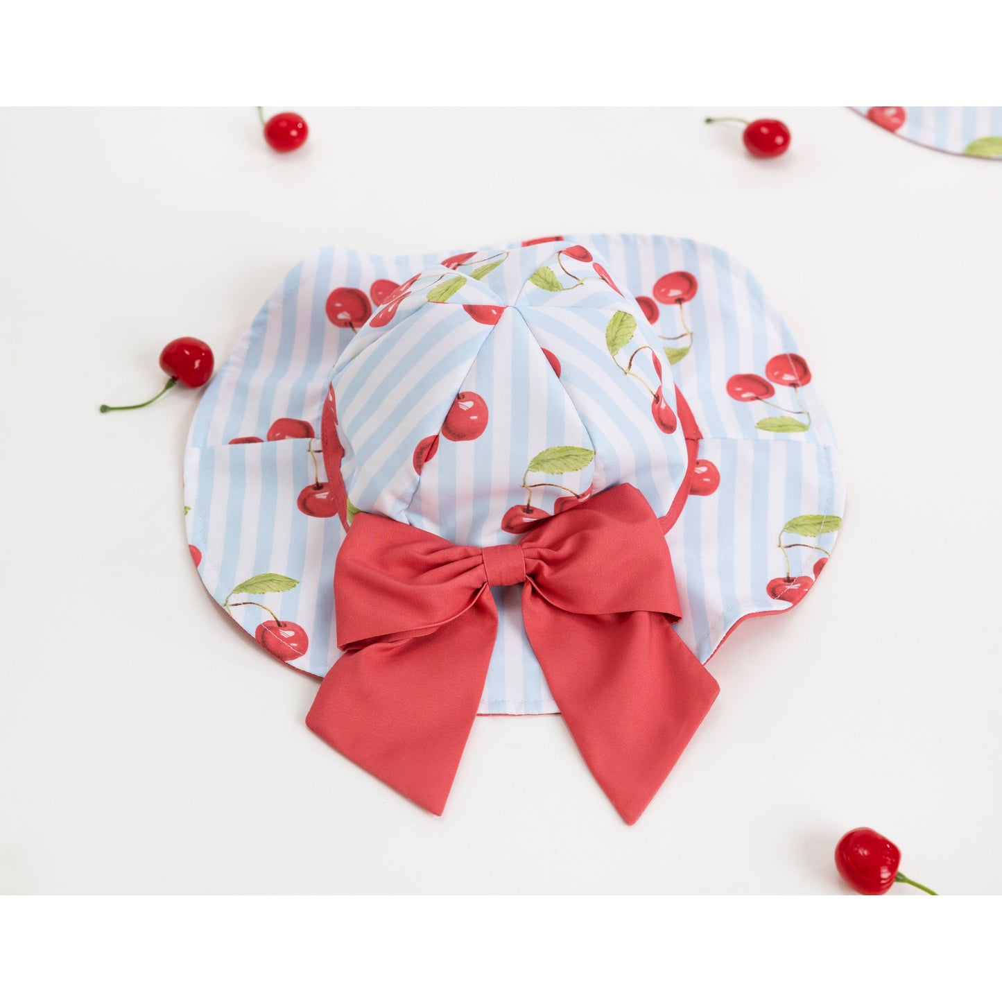 Load image into Gallery viewer, Meia Pata girls sun hat in Cherries print - Adora
