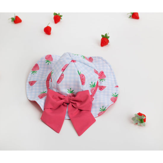 Load image into Gallery viewer, Meia Pata girls sun hat in strawberry print - Adora

