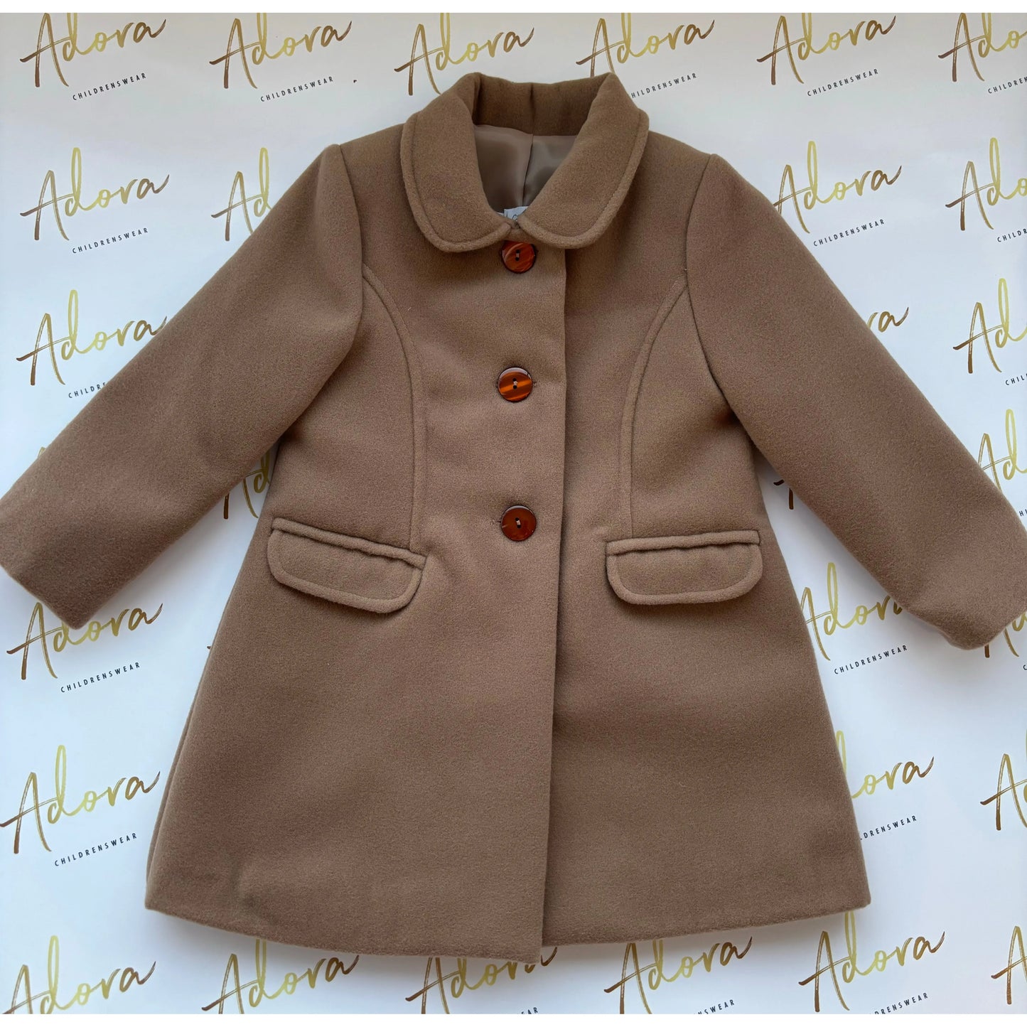 Load image into Gallery viewer, Unisex coat in camel 
